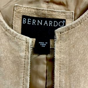 🦄🦄Bernardo suede tan light jacket in women’s PM